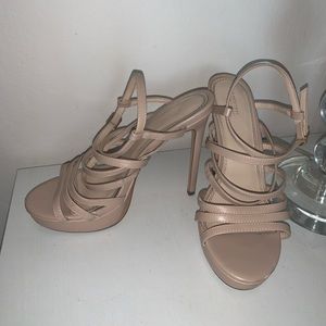 Super cute and comfy strappy nude heels💓👡